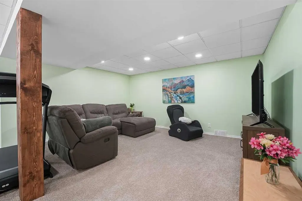 5215 38 Street Crescent