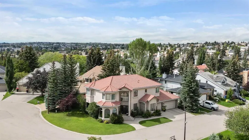 151 Hawkside Close NW