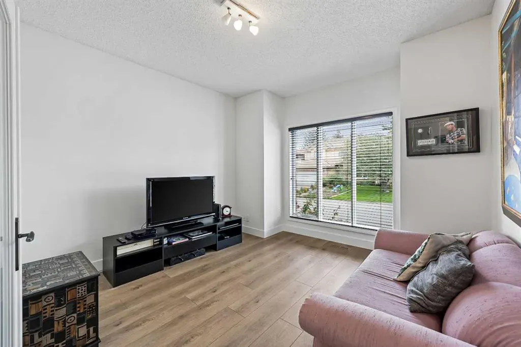 151 Hawkside Close NW