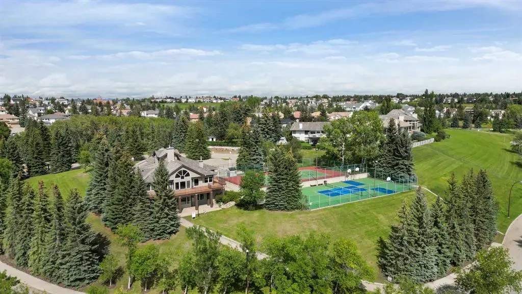 151 Hawkside Close NW