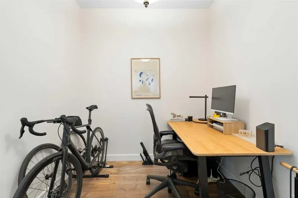 830 Centre Avenue NE, #406