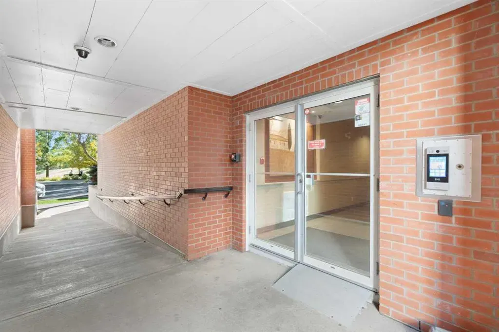 830 Centre Avenue NE, #406