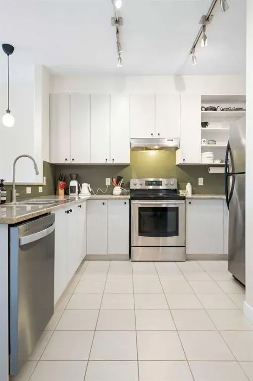 830 Centre Avenue NE, #406