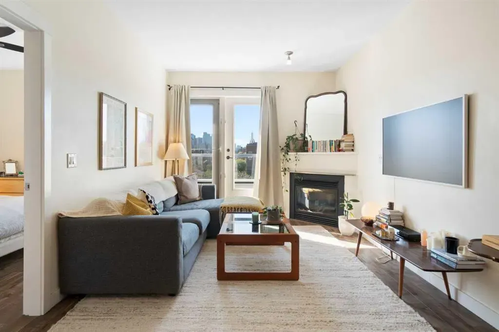 830 Centre Avenue NE, #406