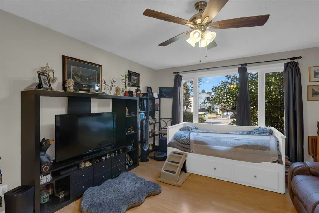 31 Rundlelawn Court NE