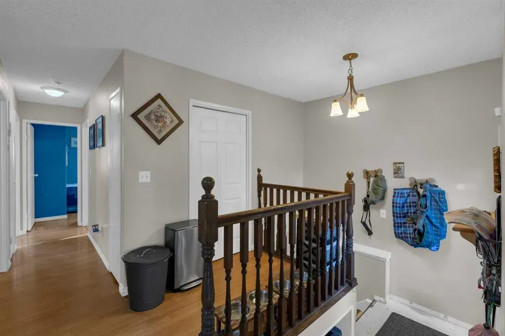 31 Rundlelawn Court NE