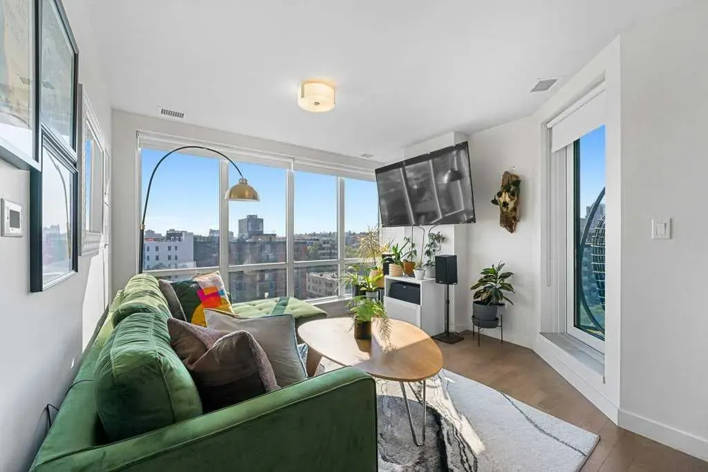 303 13 Avenue SW, #810