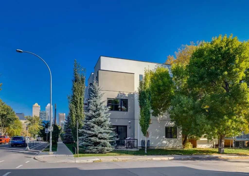 2020 2 Street SW