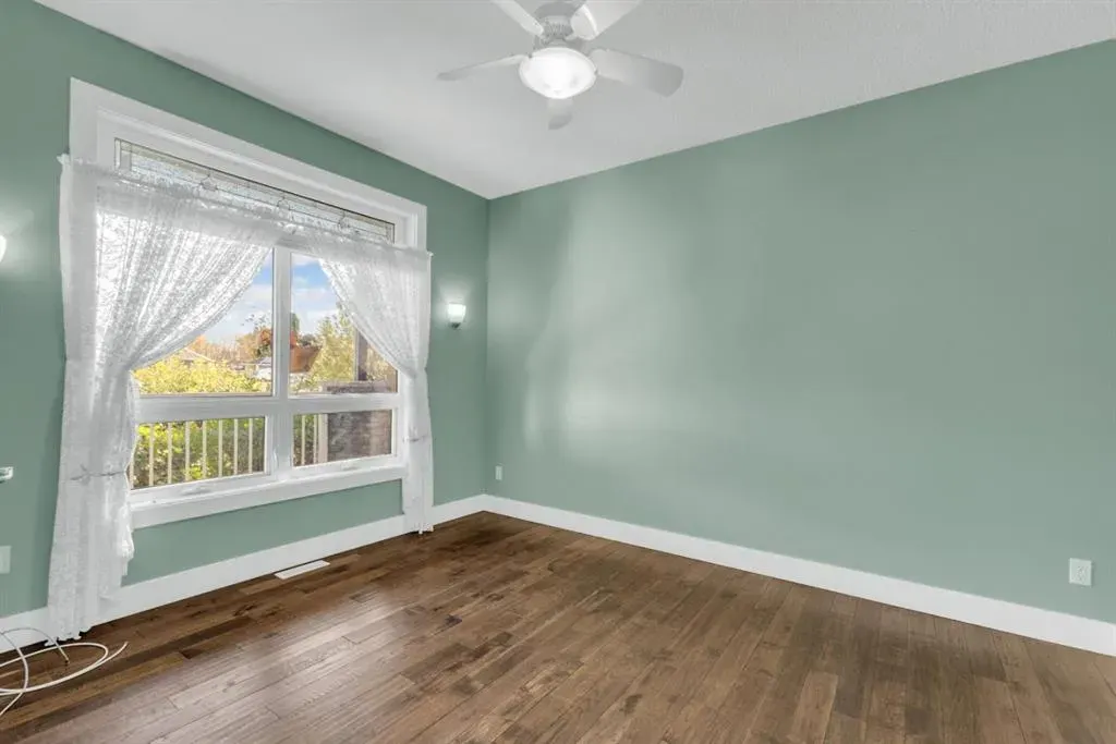 35 Vantage Crescent