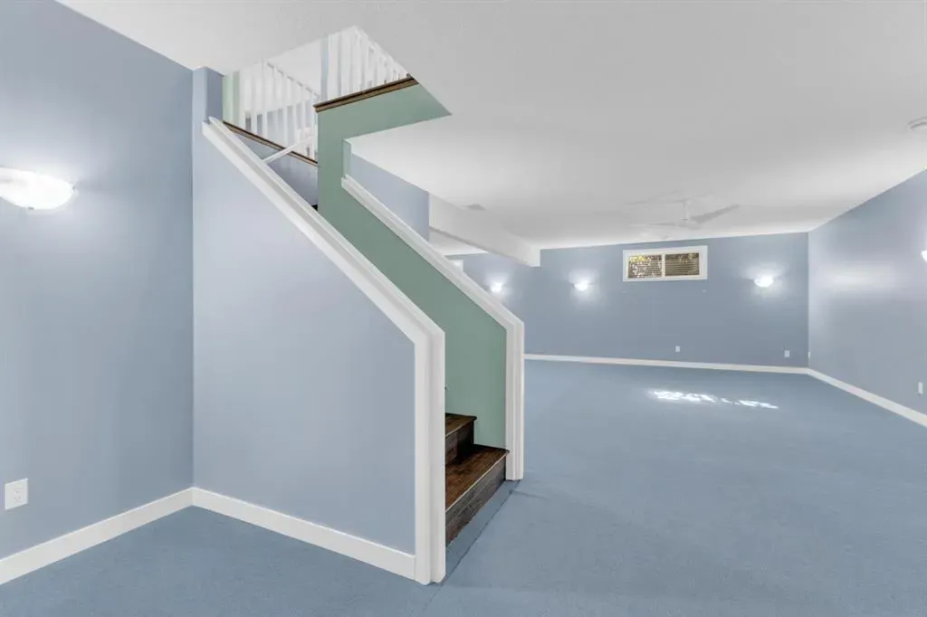 35 Vantage Crescent