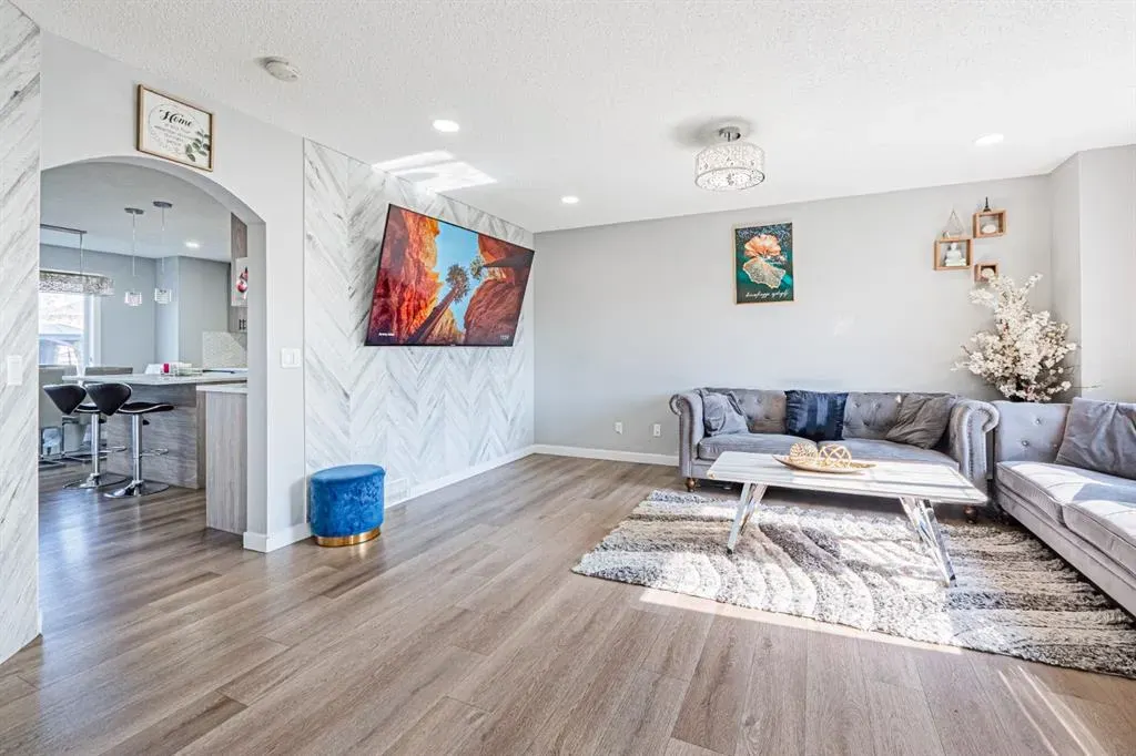 10 Taralake Lane NE