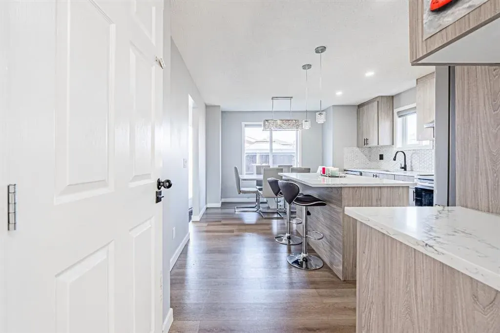 10 Taralake Lane NE