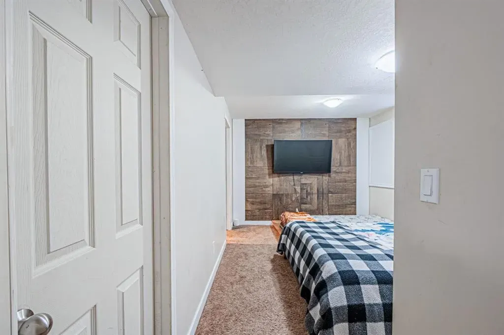 10 Taralake Lane NE
