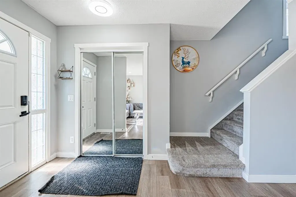 10 Taralake Lane NE