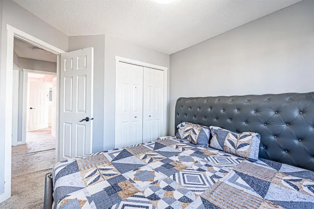 10 Taralake Lane NE