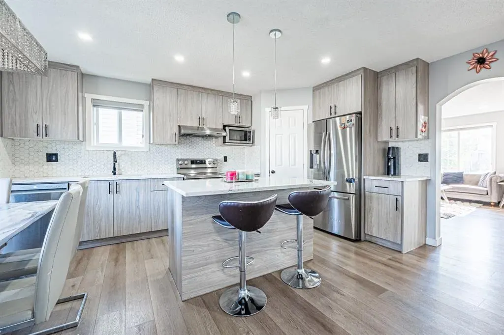 10 Taralake Lane NE