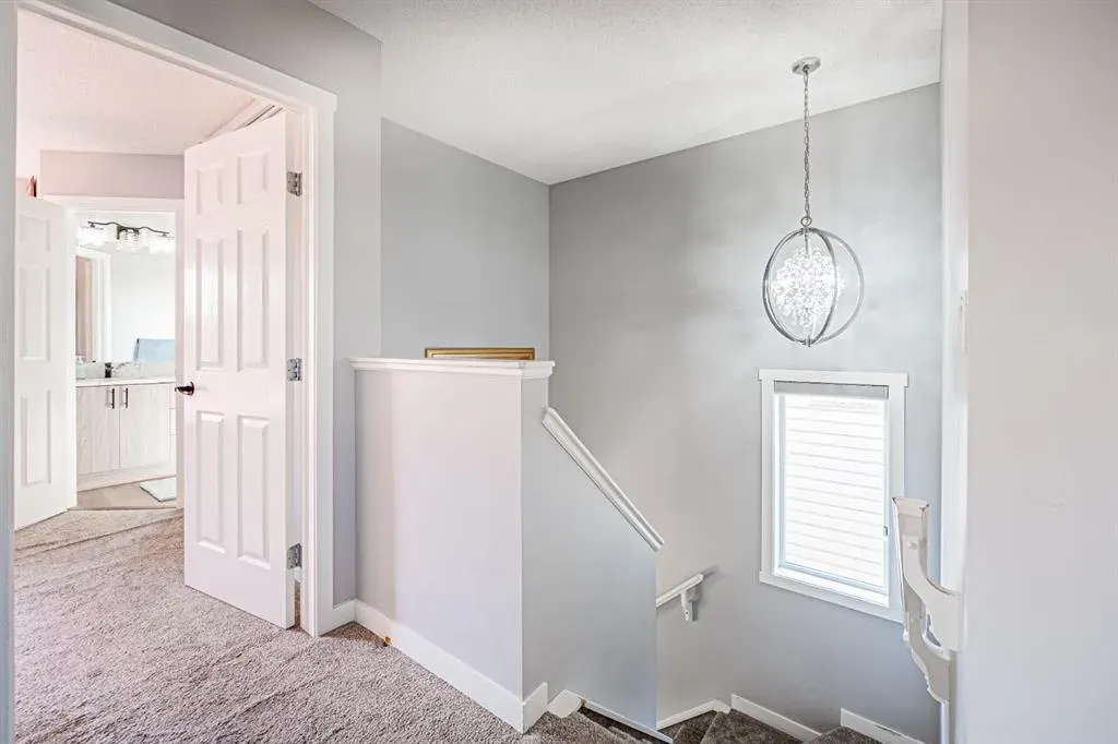 10 Taralake Lane NE