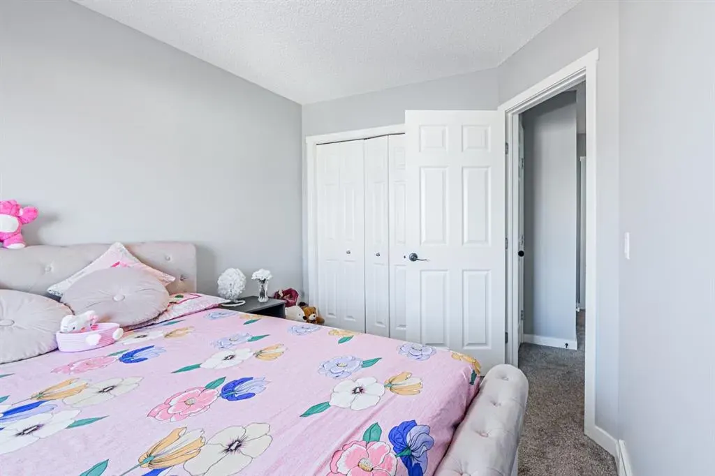 10 Taralake Lane NE