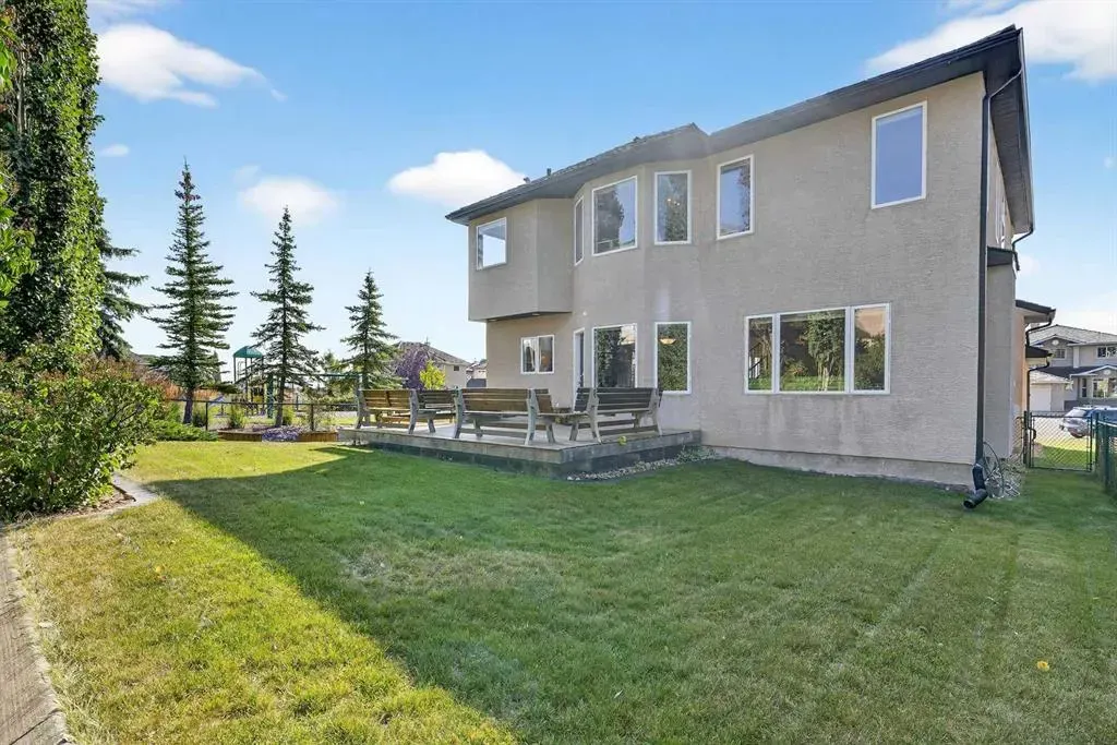 218 Royal Bay NW