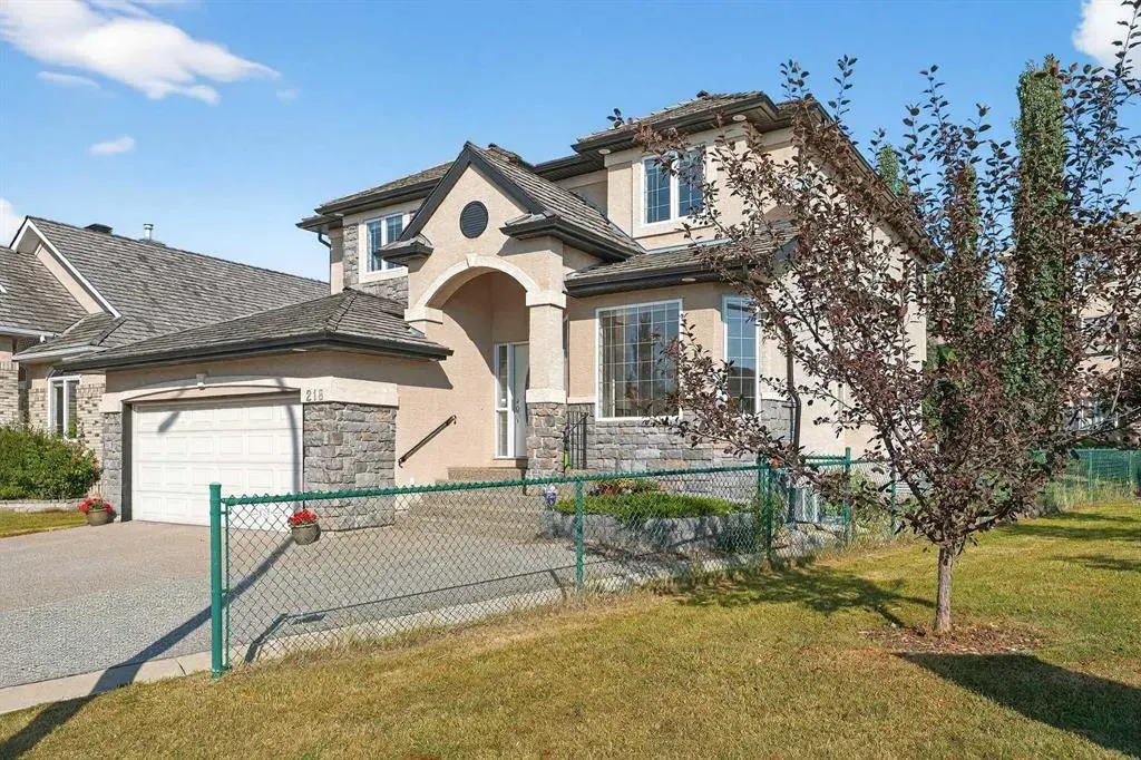 218 Royal Bay NW