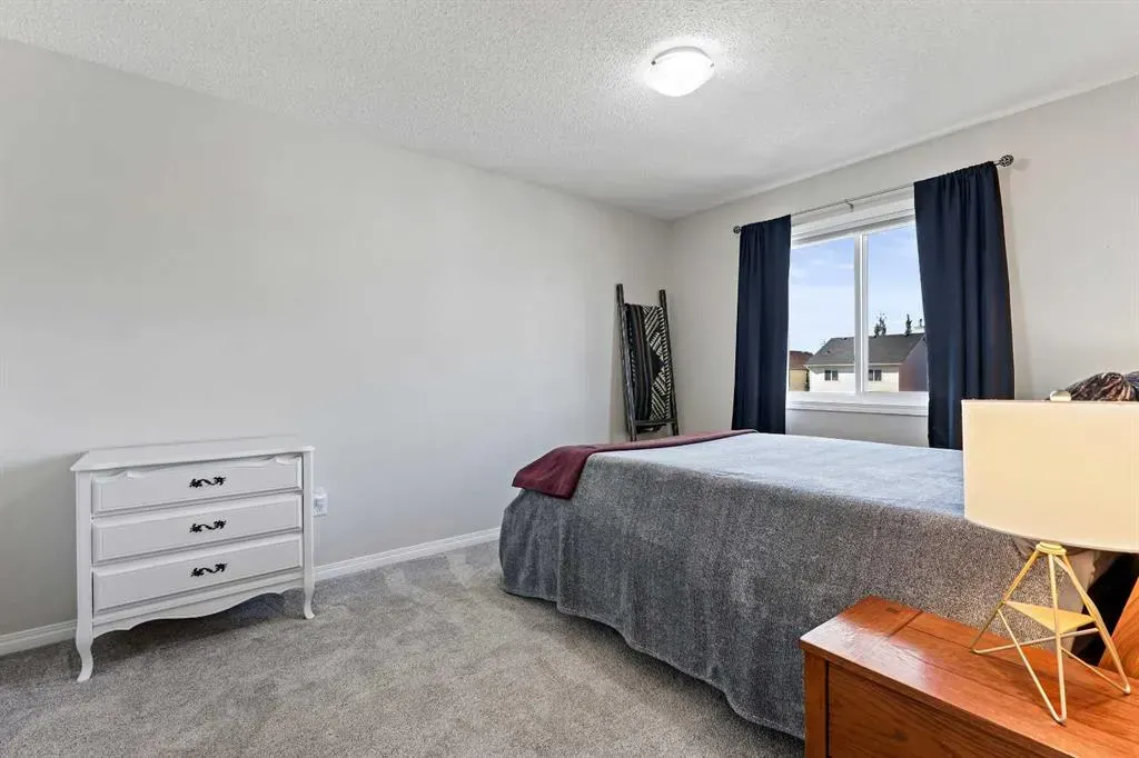 194 Canals Close SW