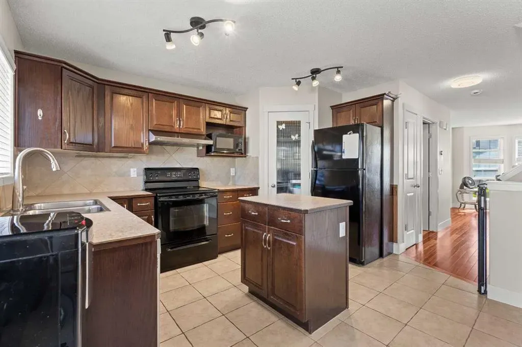 199 Cranberry Close SE