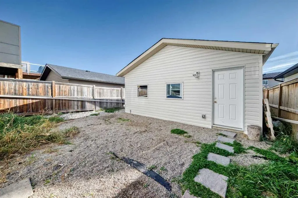 205 Panora Close NW