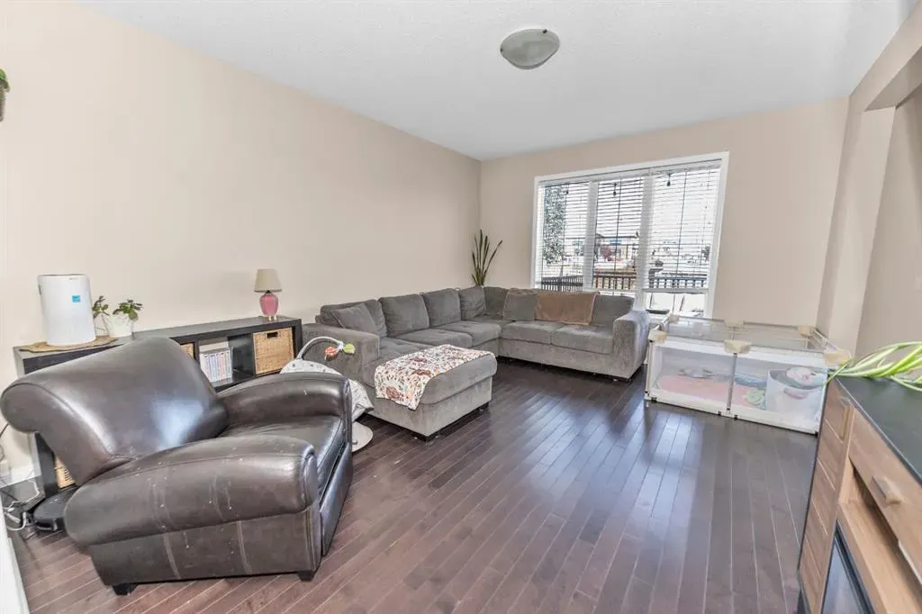 568 Windbrook Heights SW