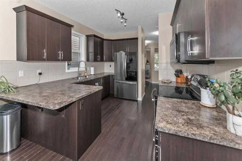 568 Windbrook Heights SW