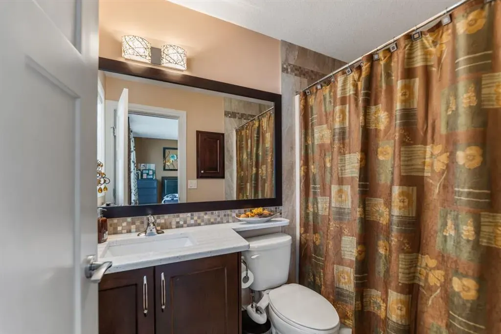 19 SADDLELAKE View NE