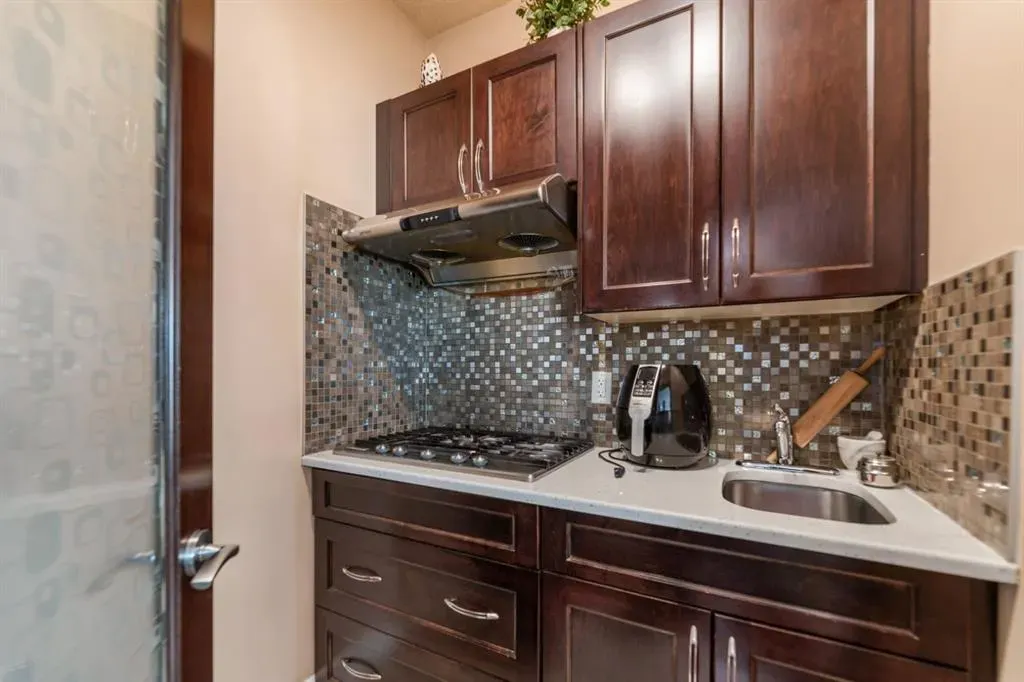 19 SADDLELAKE View NE
