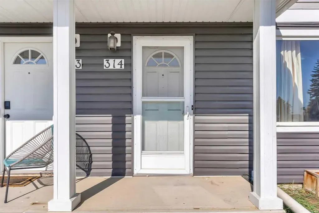 314 Regal Park NE