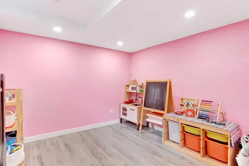 314 Regal Park NE