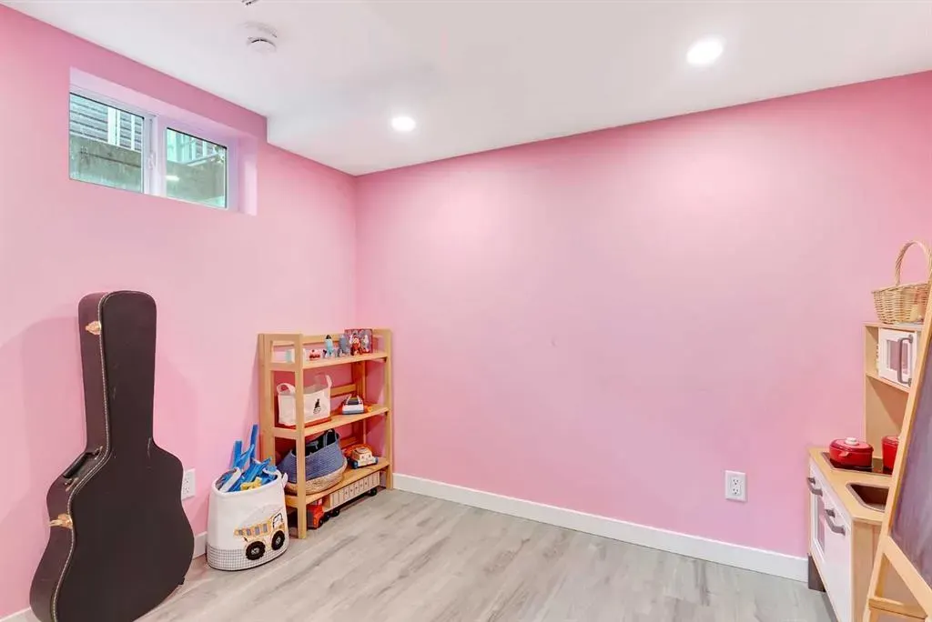 314 Regal Park NE