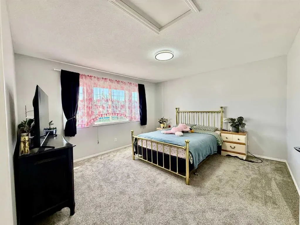 43 Bridlecrest Road SW