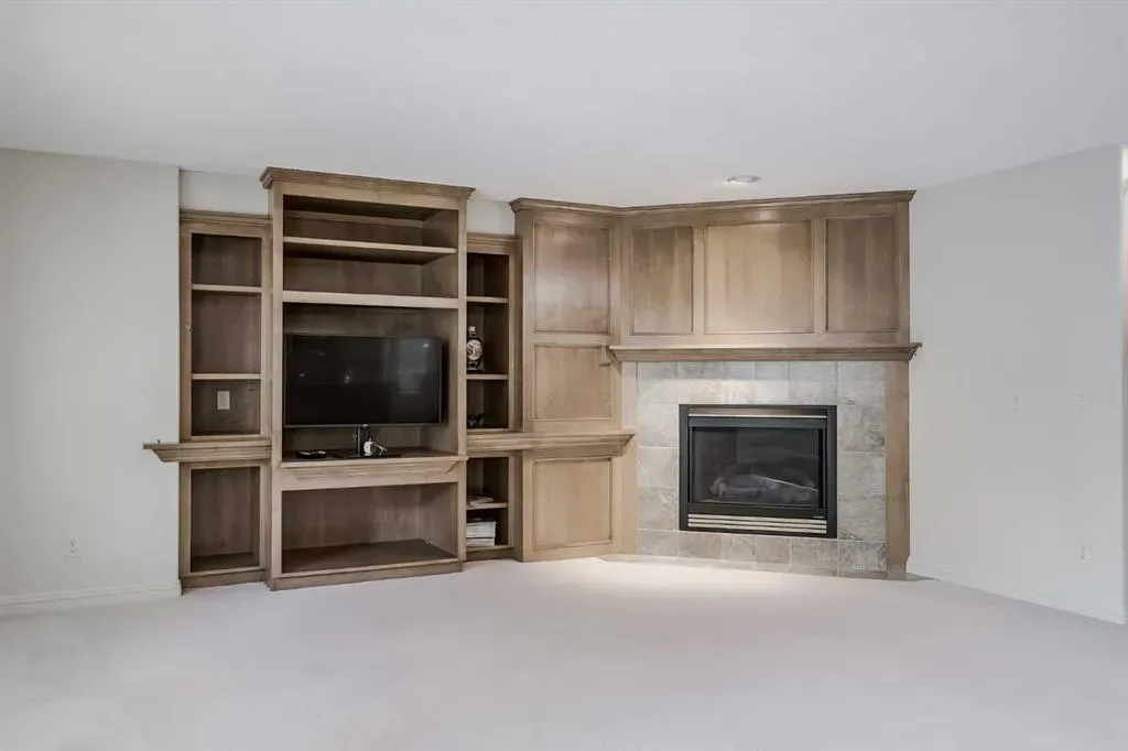 196 Everwillow Park SW