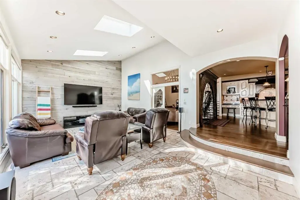 716 West Chestermere Drive