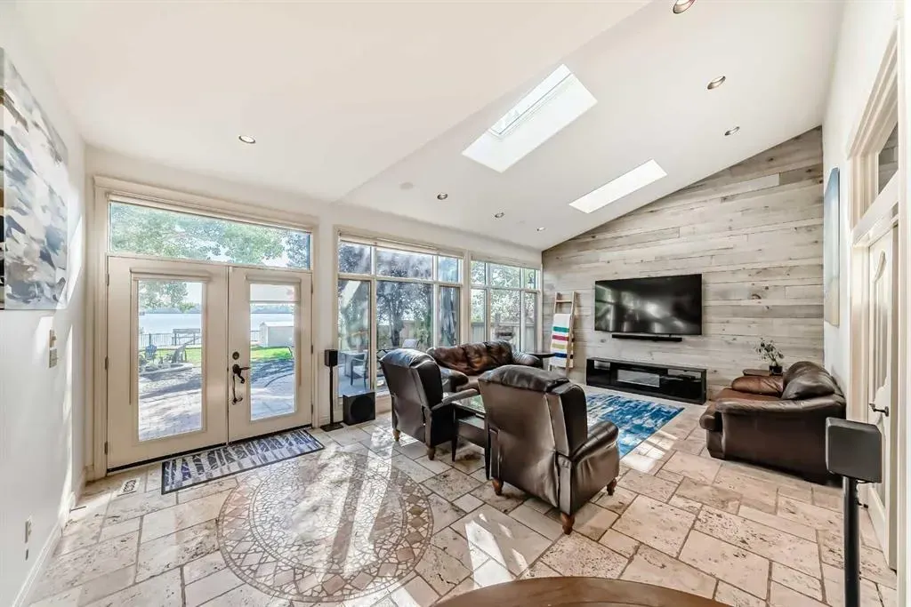 716 West Chestermere Drive