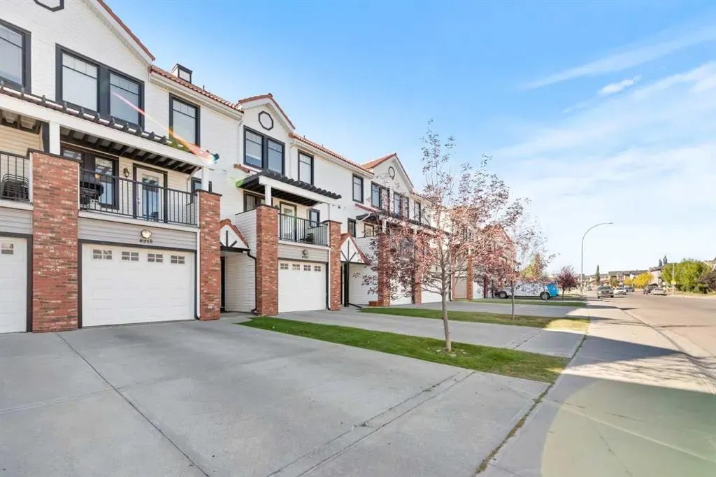 8918 Royal Oak Way NW