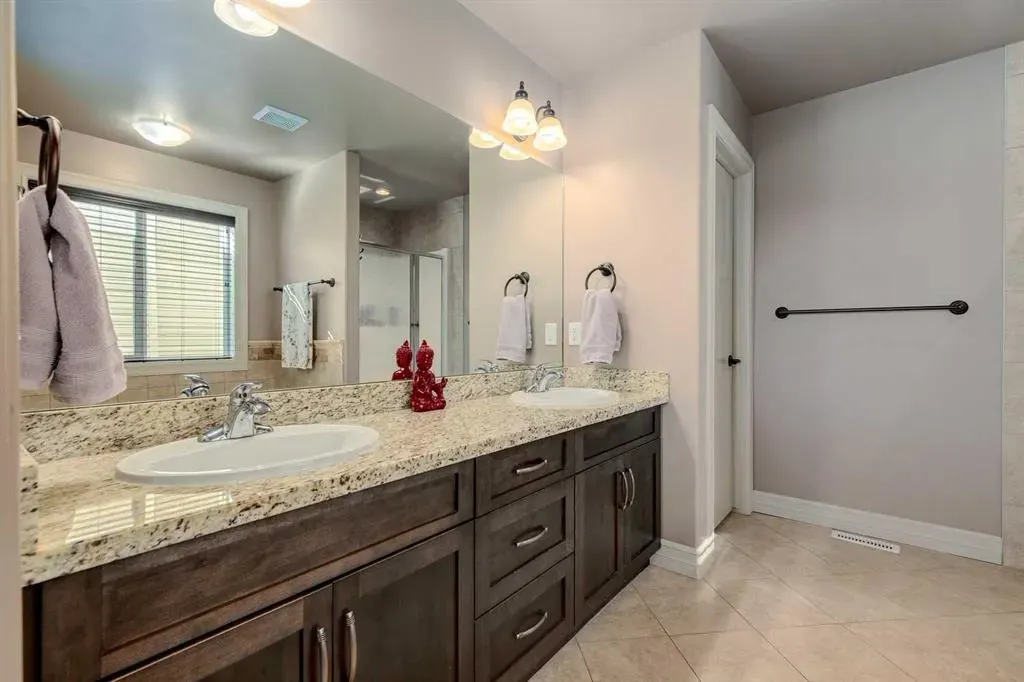 3 Kincora Glen Bay NW