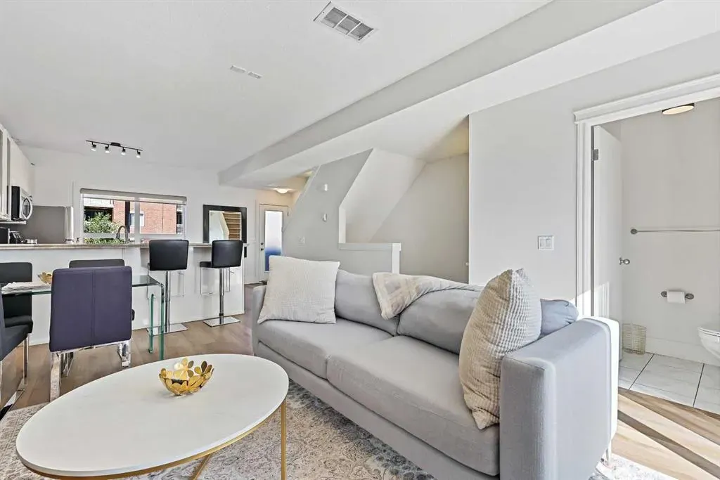 603 15 Avenue SW, #8