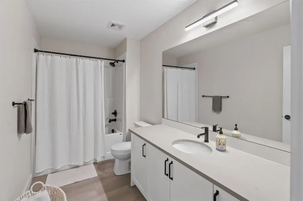 201 Cooperswood Green SW, #204
