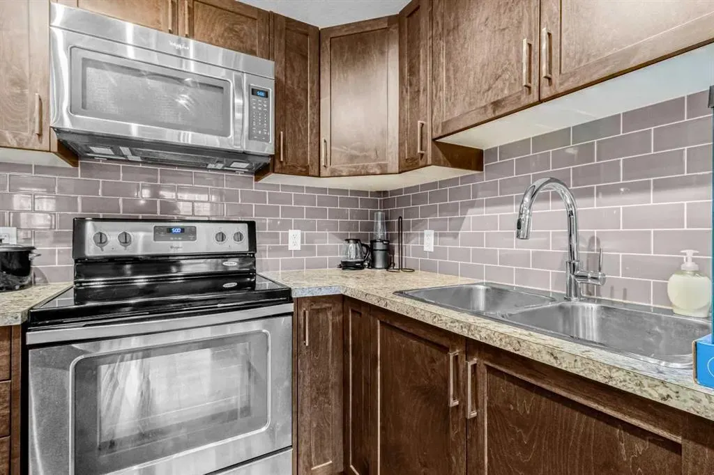 156 Evanscrest Gardens NW