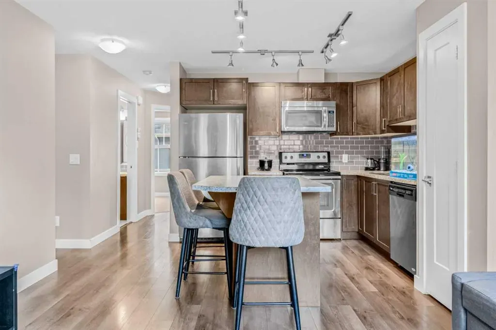156 Evanscrest Gardens NW