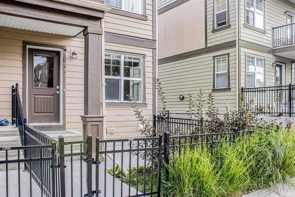 156 Evanscrest Gardens NW