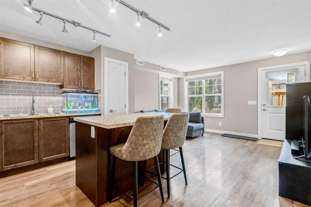 156 Evanscrest Gardens NW