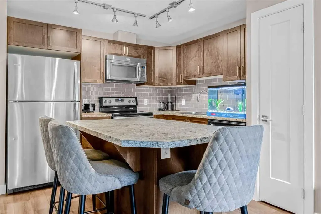 156 Evanscrest Gardens NW