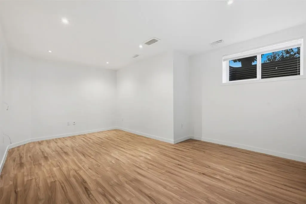 7 Copperpond Landing SE