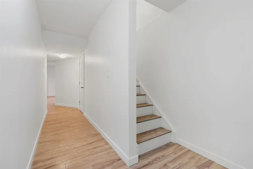 7 Copperpond Landing SE