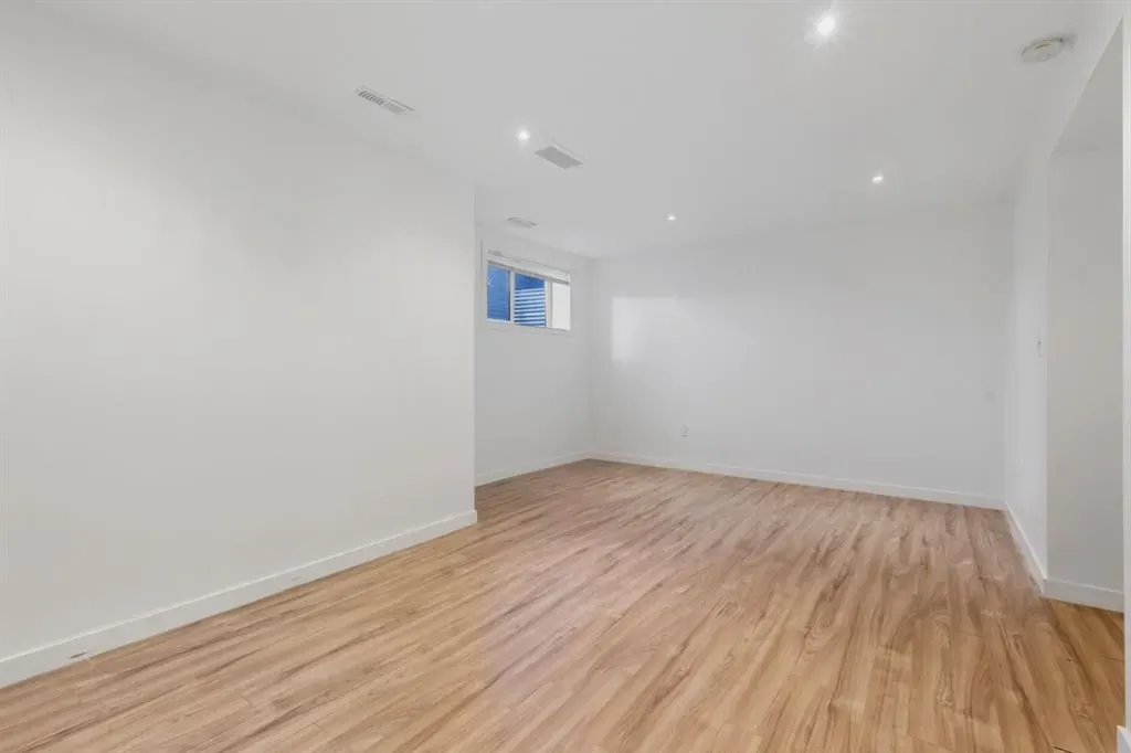 7 Copperpond Landing SE